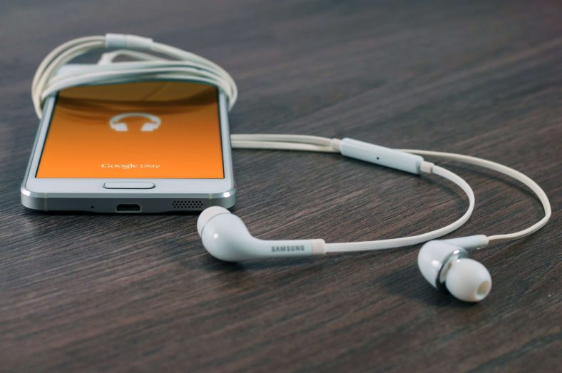 Jak stáhnout soubory MP3 do mobilního telefonu?